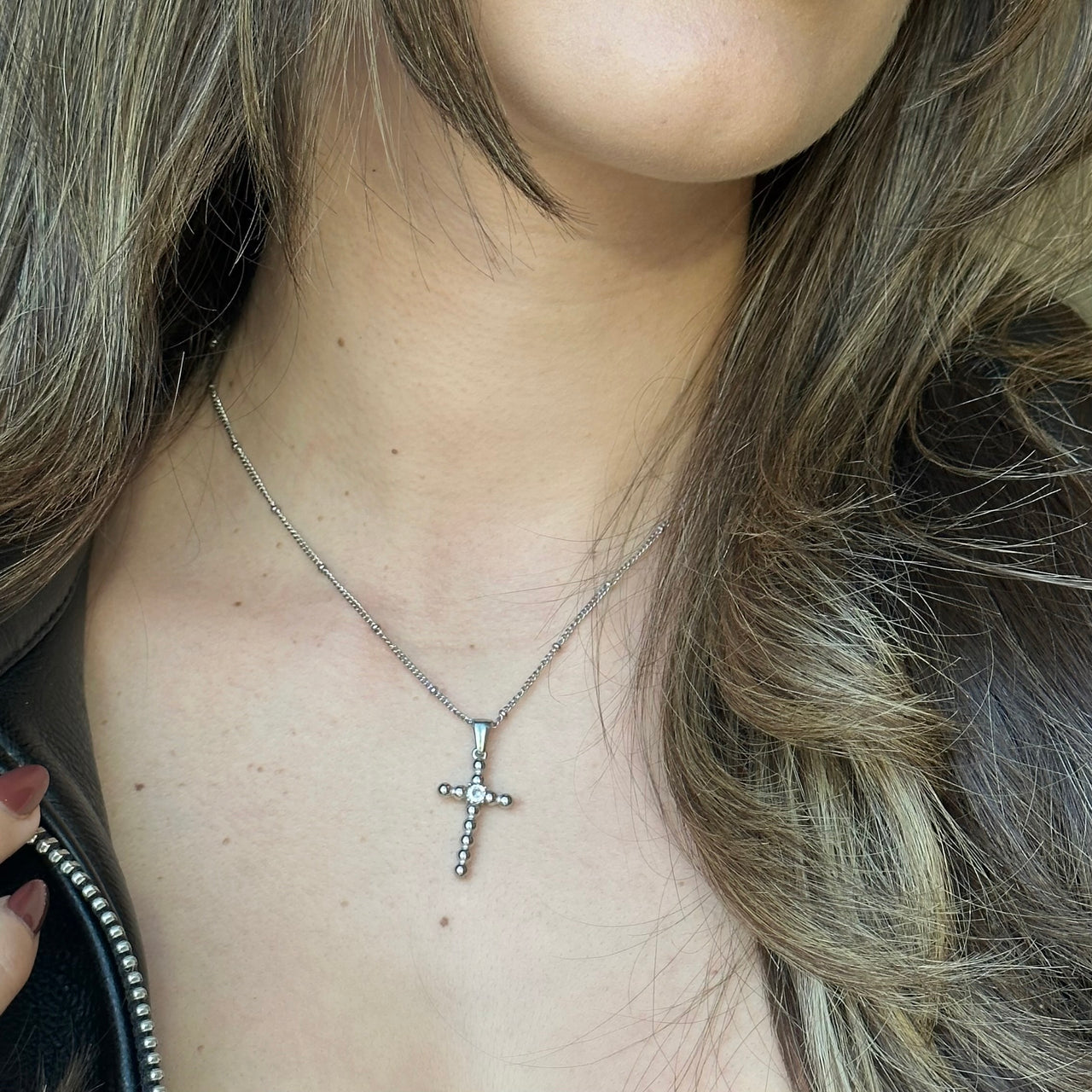 Silver cross necklace 💧