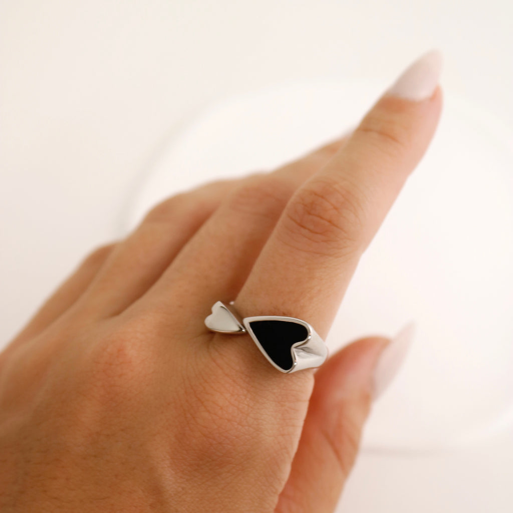 Black silver heart ring 💧