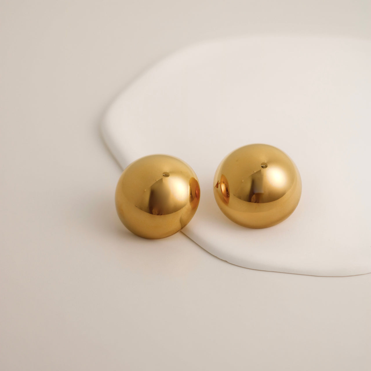 Maia gold earrings