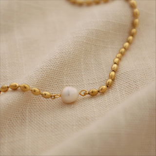 Single pearl necklace