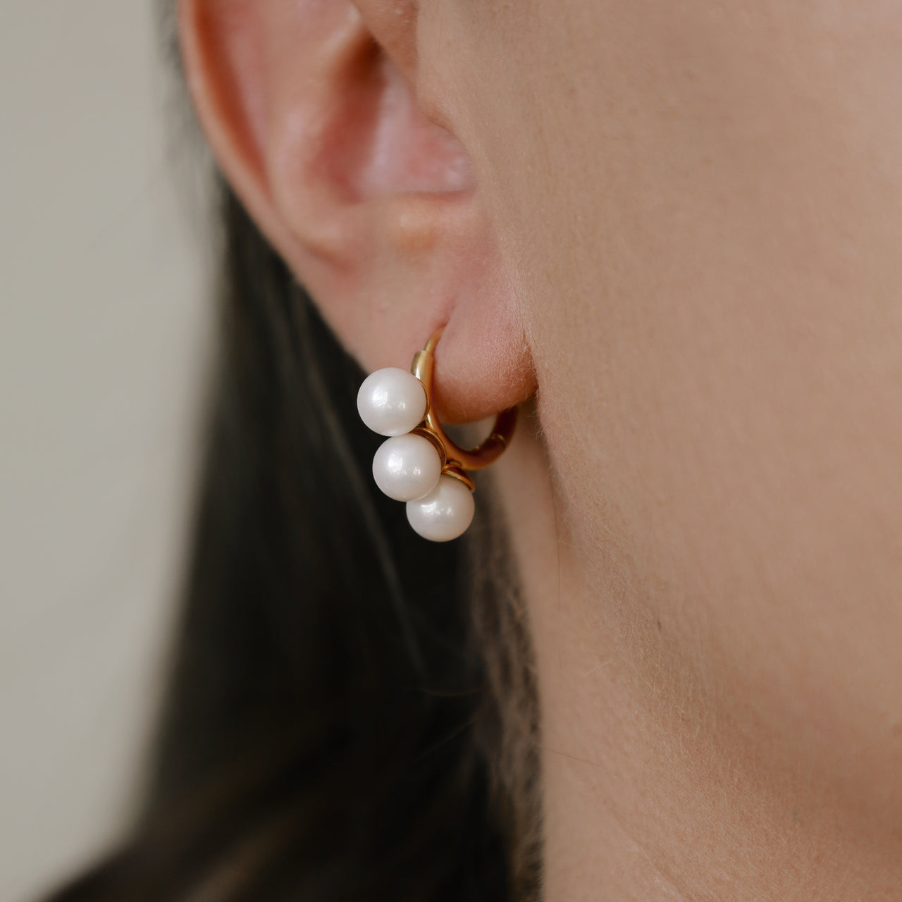 Triple mini pearls earrings