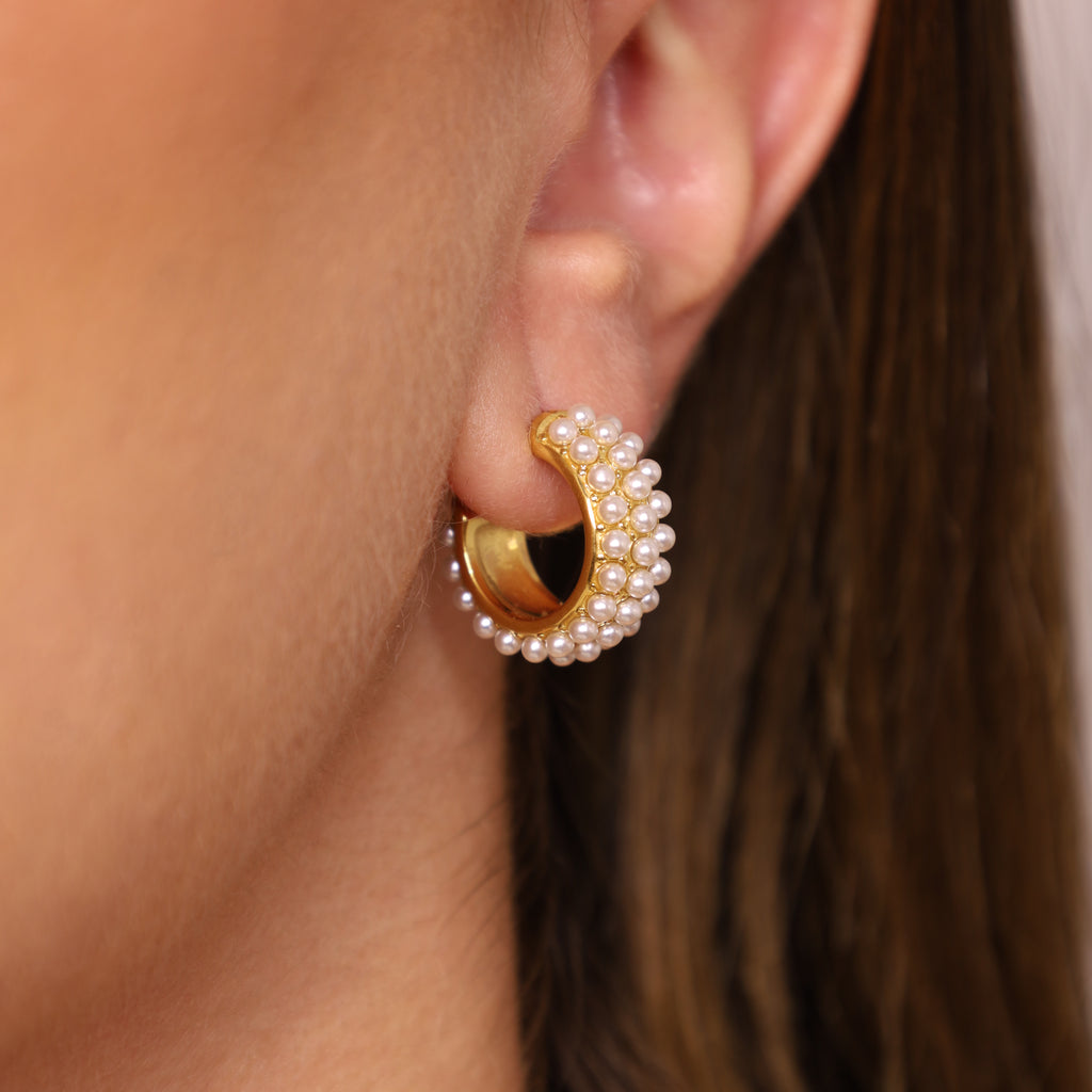 Celina pearl hoops 💧