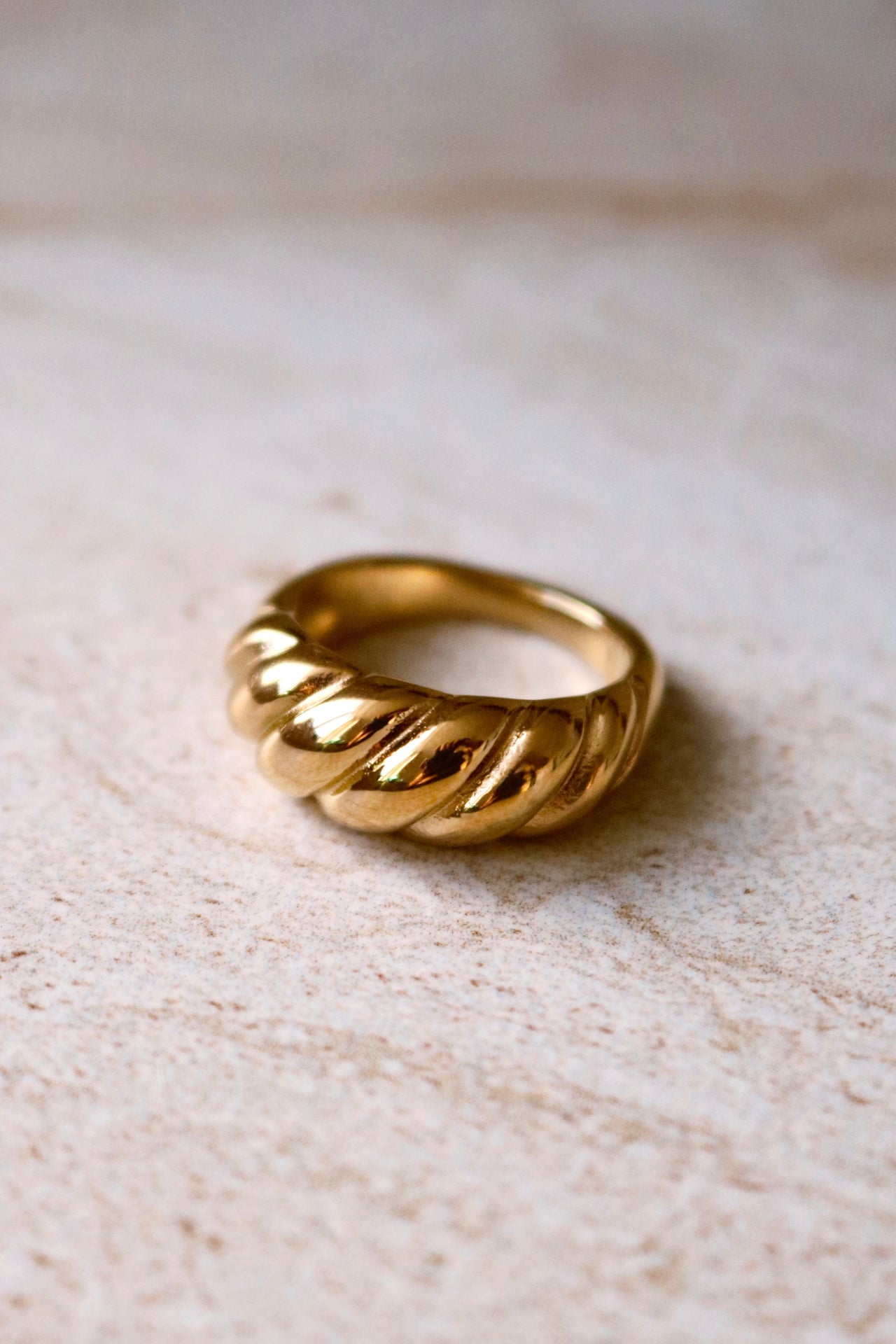 Croissant Ring Gold