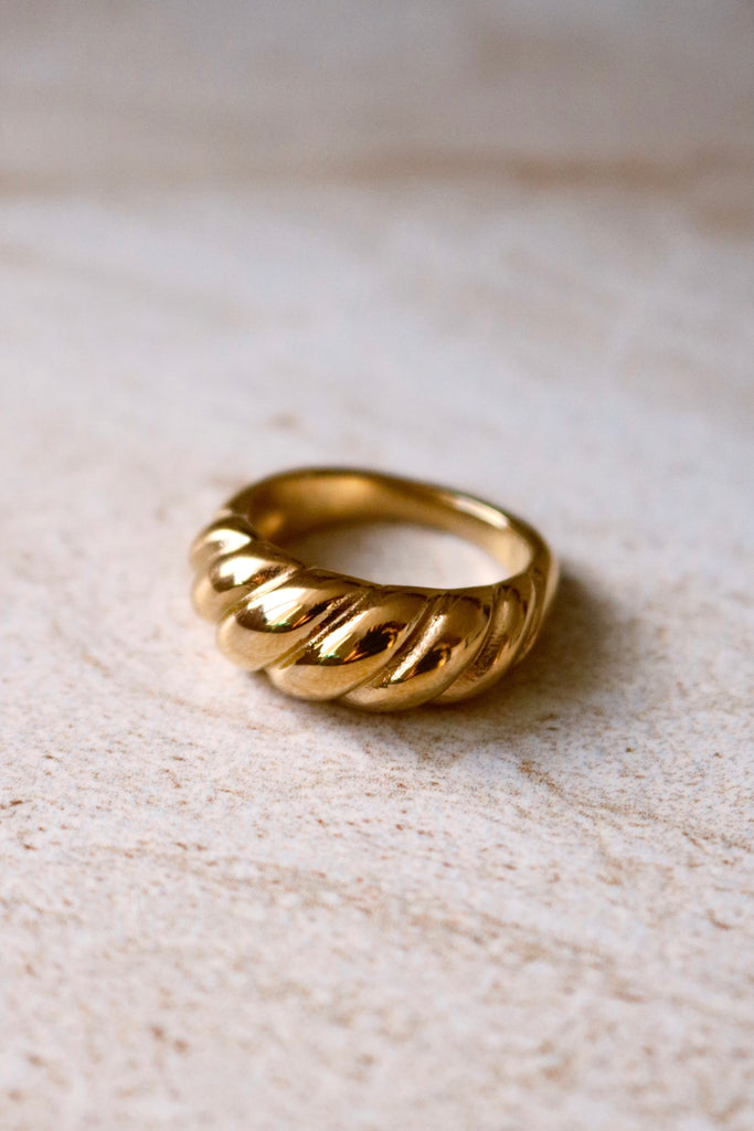 Croissant Ring Gold 💧